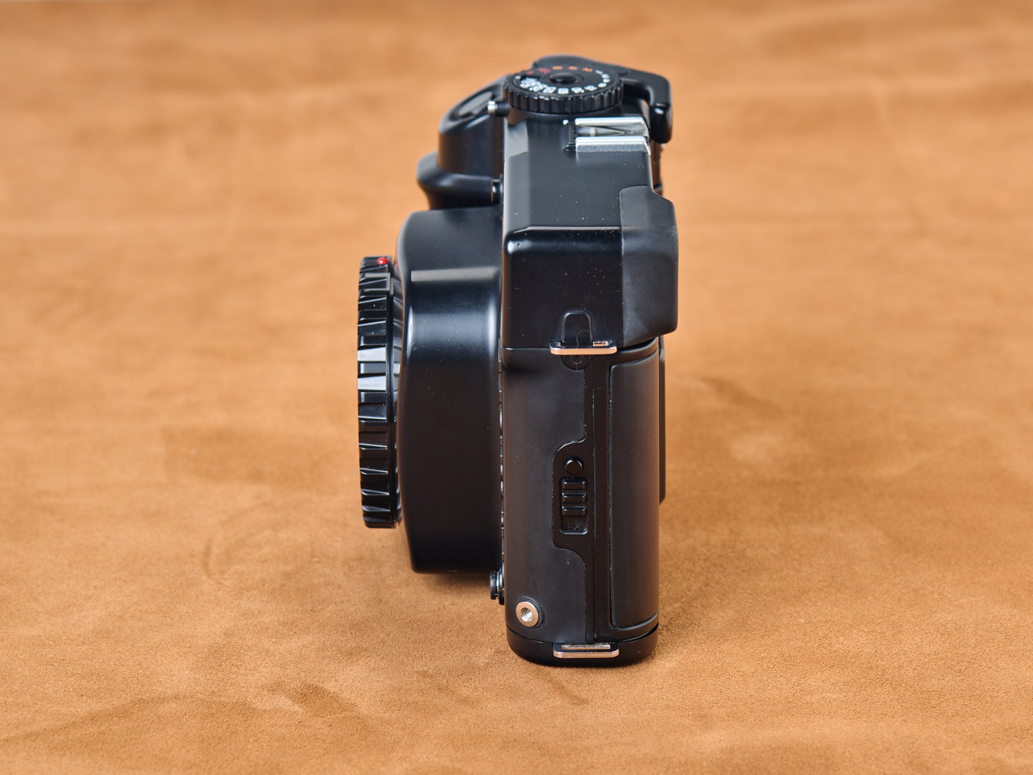 Black Mamiya 7 II rangefinder camera. Side view.